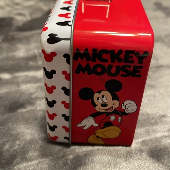 NWT’s Mickey Mouse global icon tin toolbox- w/black plastic handle - Picture 3 of 10